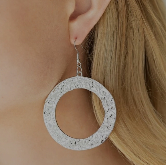 Hammered Silver Circle Earring - Picture 1 of 2
